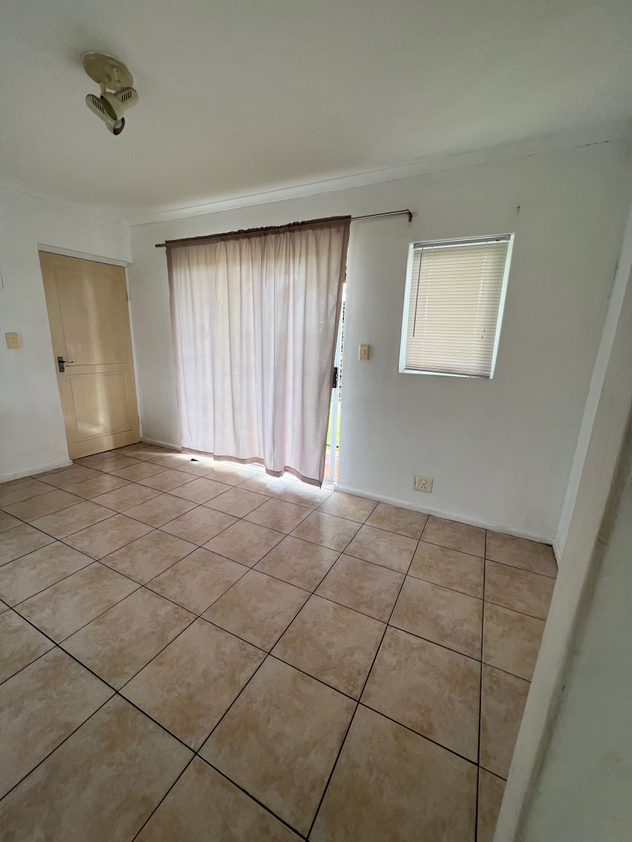 2 Bedroom Property for Sale in Goodwood Estate Western Cape